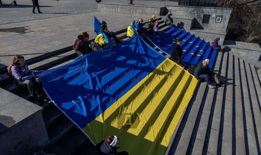 Флаги України та ЄС на Потьомкінській сходах в Одесі