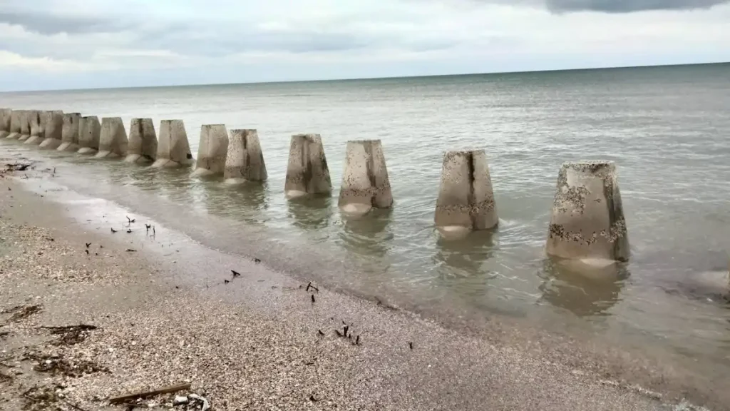 Загроза штормів для тетраподів у «Тузловських лиманах»