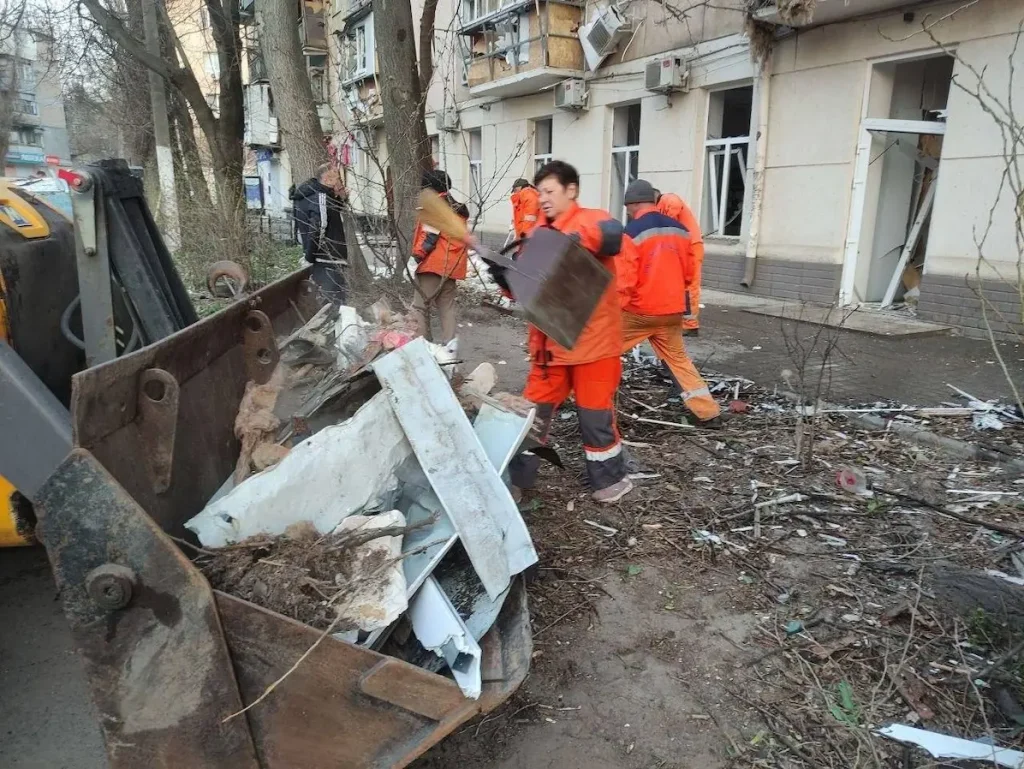 Україна відбила повітряну атаку та вразила НПЗ у Росії