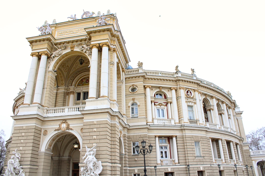 Невдала спроба вивезти чоловіка через кордон до Молдови у вигляді літньої жінки