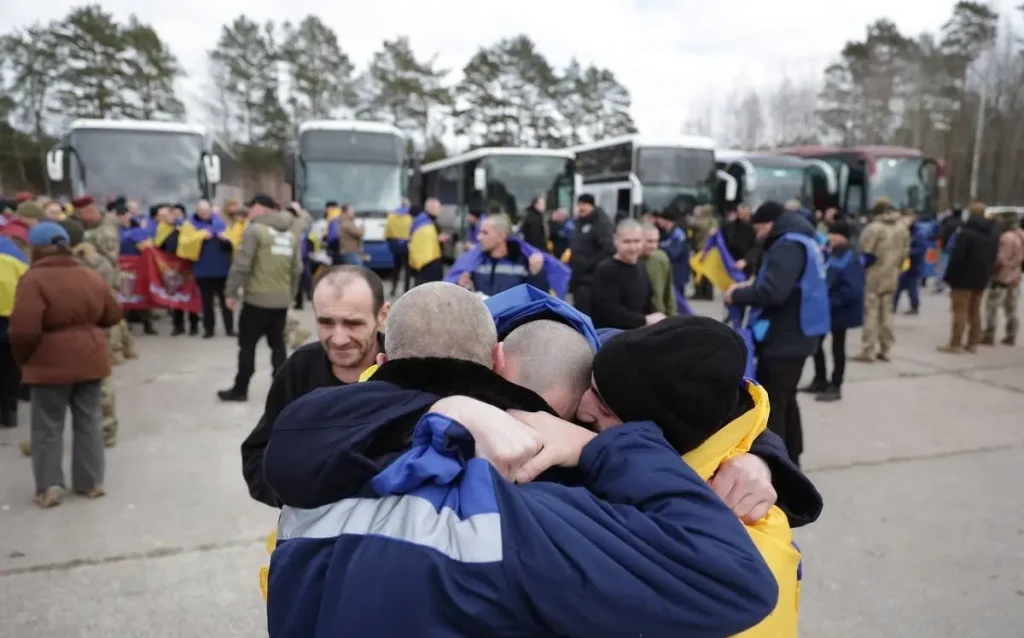 Україна здійснила великий обмін полоненими та зазнала нічних атак