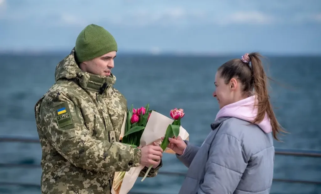 Прикордонники Одещини привітали жінок квітами