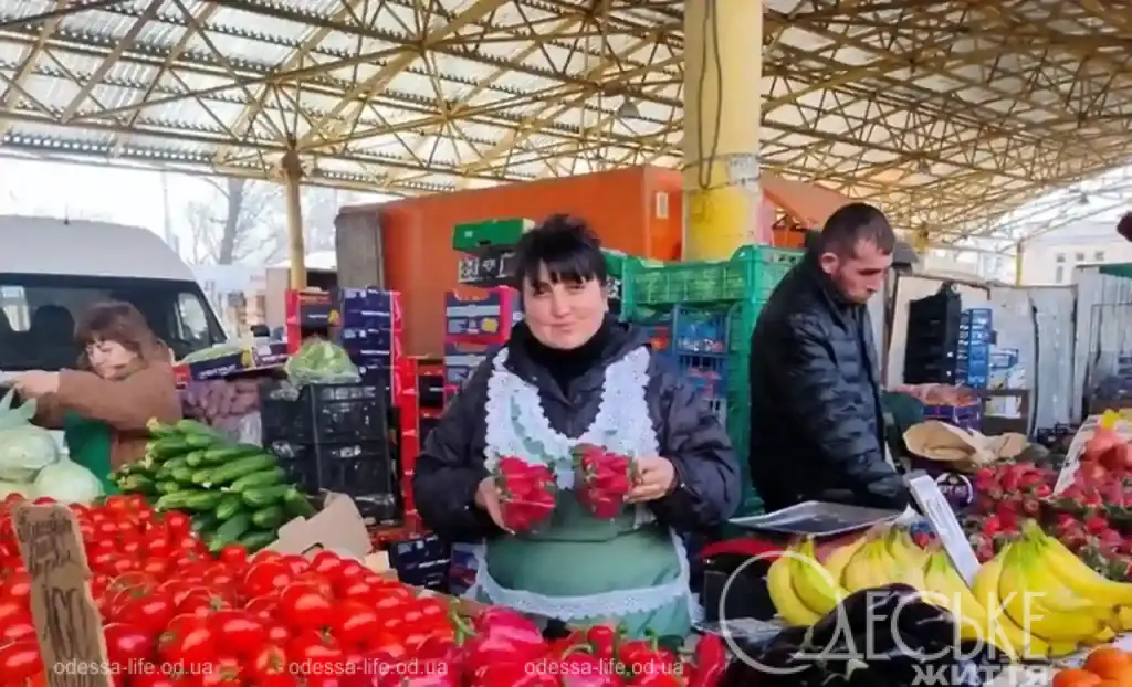 Ціни на Привозі: молода картопля і капуста недешеві