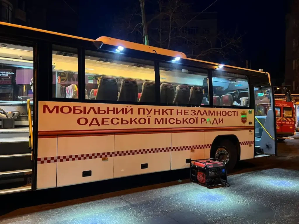 Нічна атака на Одесу: пошкоджено пологовий будинок і школи