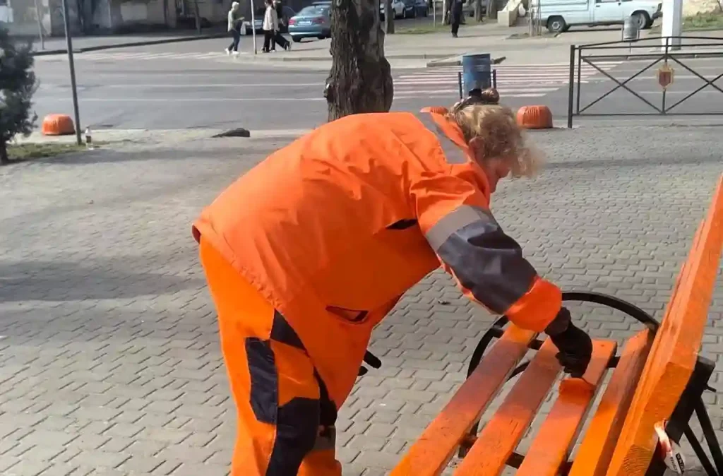 Комунальники на Фонтані готують Одесу до весни