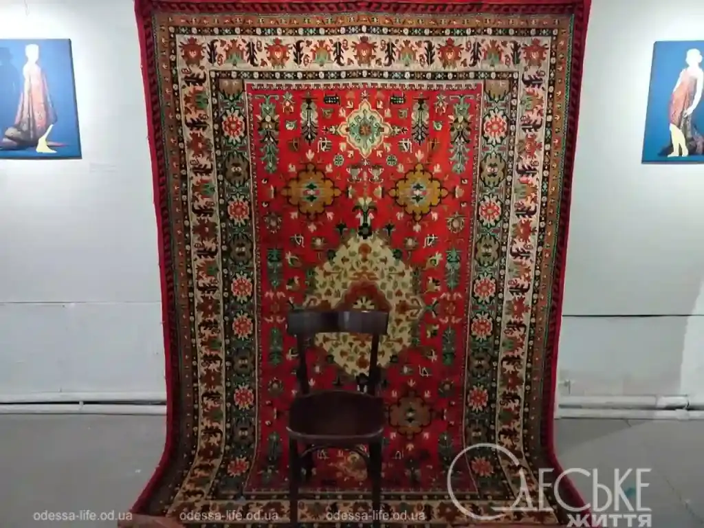 Виставка в Одесі: як війна і килим стають символами