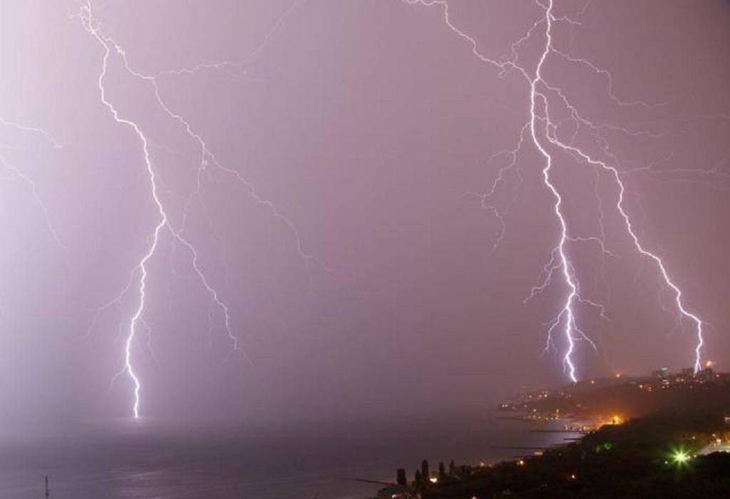 Мешканців Одеси попереджають про небезпеку під час грози