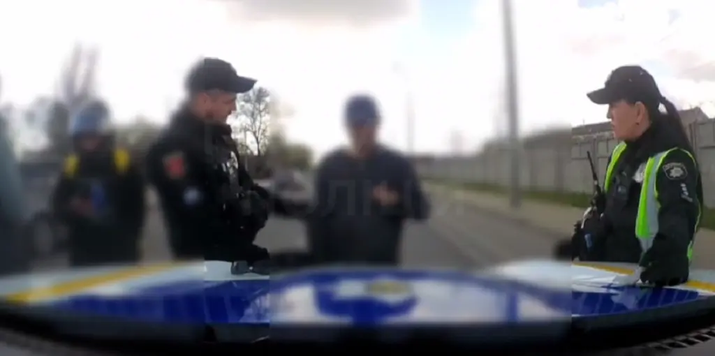 Інцидент на дорогах Одеси: агресивний чоловік з ножем затриманий поліцією