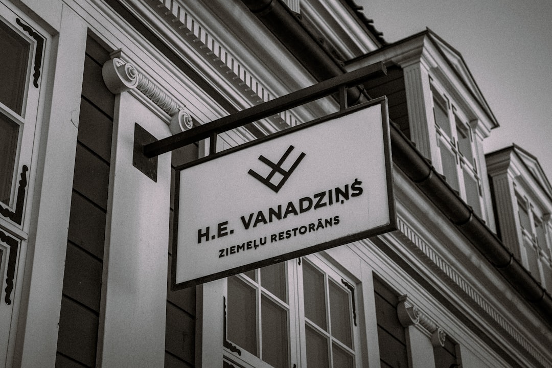 Вандали вдруге в тиждень знищили клумби в Одесі