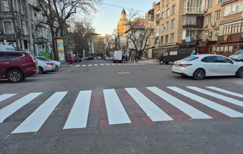 Оновлюють дорожню розмітку в Одесі: нові безпечні маршрути