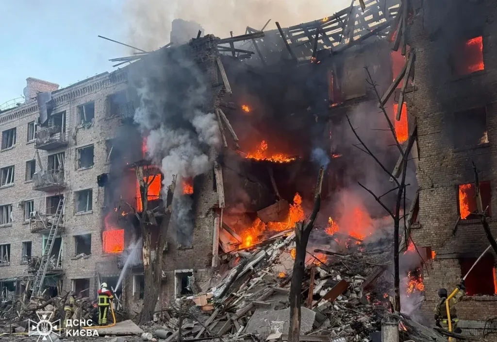 Масштабний удар по Києву: постраждали люди та культурні пам'ятки